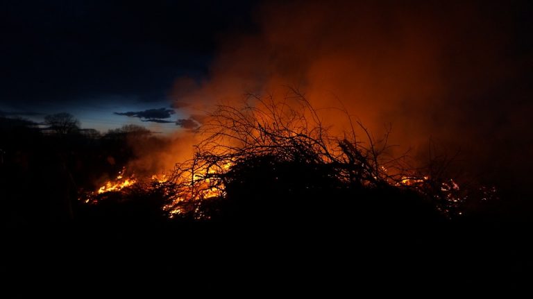 Tučepi: Požari na evakuaciju natjerali turiste iz tri hotela i stanovnike istočnog dijela grada