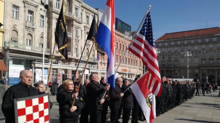 Keleminec postrojio pravaše ! Na trgu su po drugi put podržali Donalda Trumpa