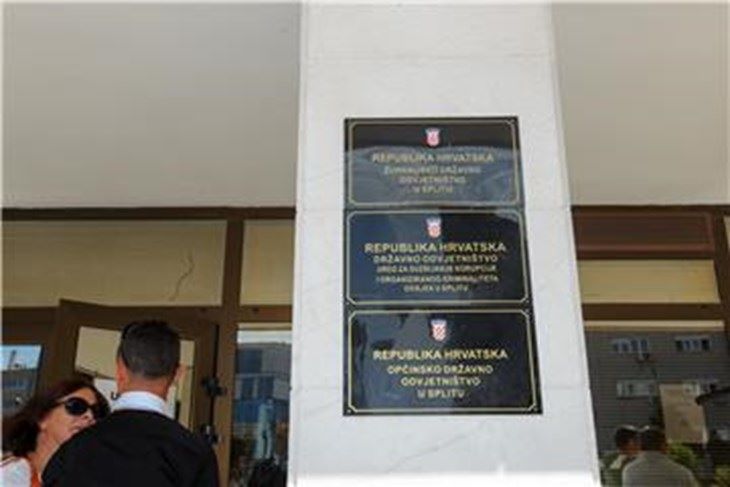 Dojava o bombi na sudu u Splitu, ljudi evakuirani iz zgrade