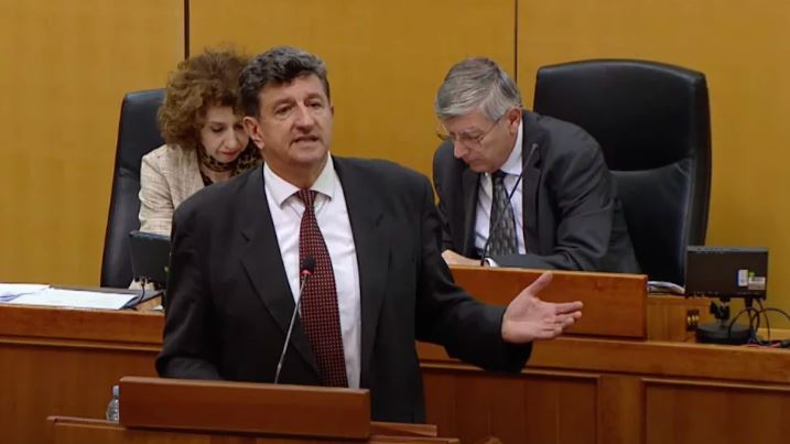Željko Sačić (HS) prozvao pravobraniteljicu: „Zažmirila je, bila je slijepa“ na posvajanja djece suprotna pravilima međunarodnog prava
