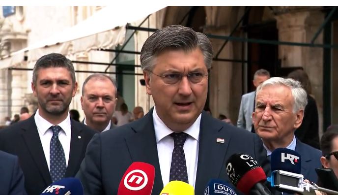 Plenkoviću upućene prijetnje smrću, interventna policija pred Vladom!