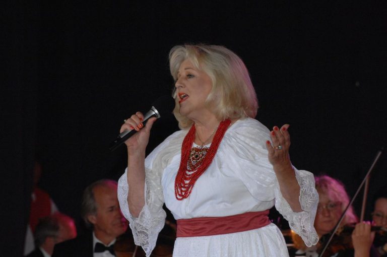 Preminula legendarna pjevačica Elvira Voća