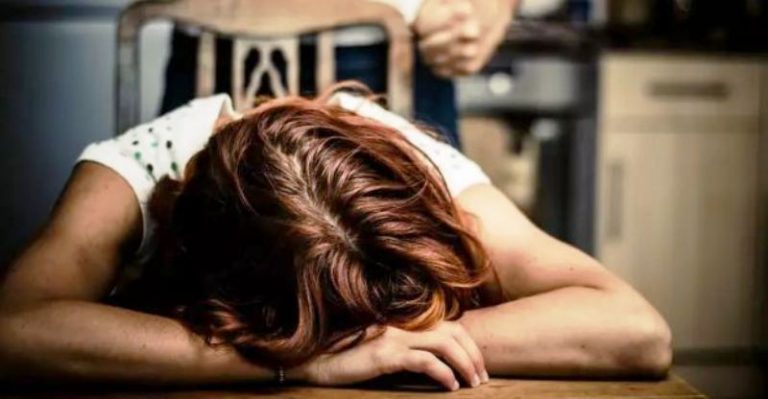 Strašno !!! S prijateljem brutalno silovao kumovu ženu usred bijela dana, tortura je trajala satima